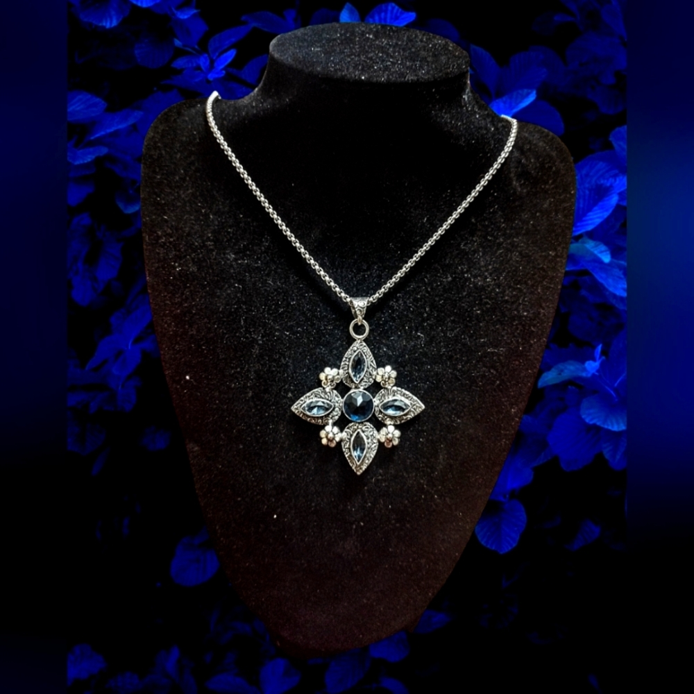 Blue Flowerd Star Pendant